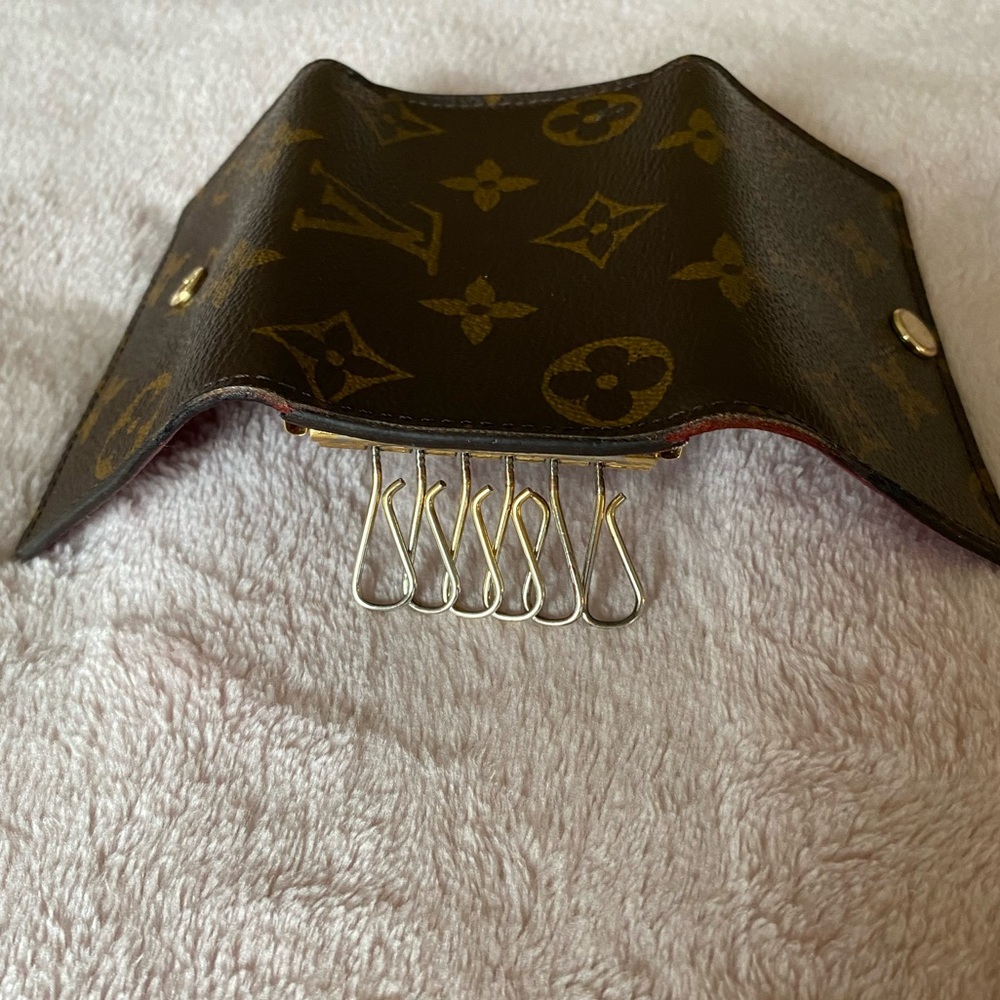 ✨LOUIS VUITTON✨ ~ AUTHENTIC ~ MONOGRAM MULTICLE 6 KEY HOLDER ~ FUCHSIA - Picture 5 of 10